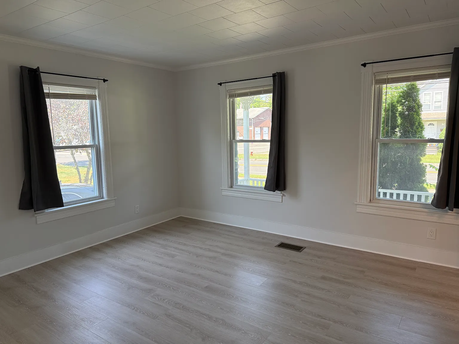 3 bed, 1400 sqft, $2,800 — Photo 4
