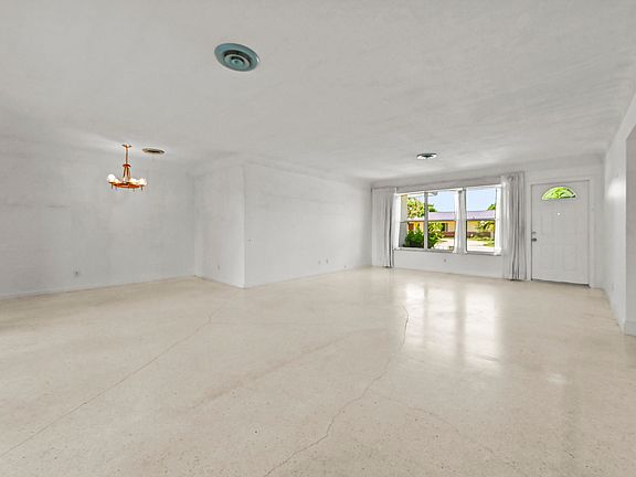 5th image of 1370 NW 7TH Street