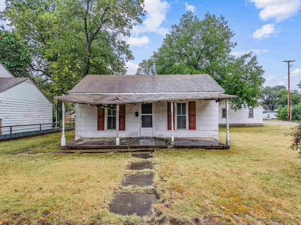305 E Clark Ave, Augusta, KS 67010