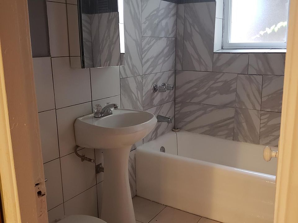 2nd image of 5442 S Harper Ave #210