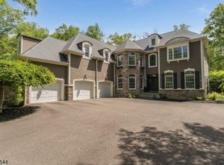 304 Hidden Meadow Ln, Hampton, NJ 08827