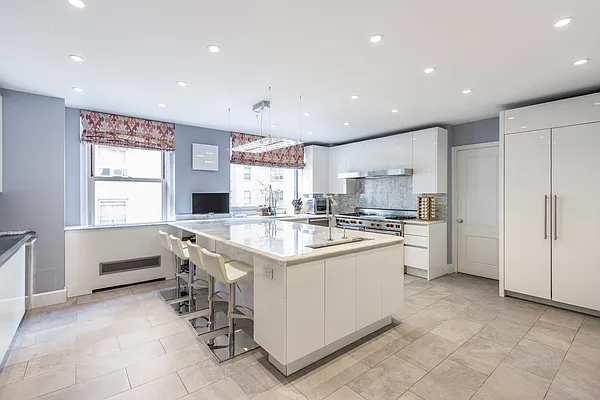 Sold by Sotheby's International Realty | media 14