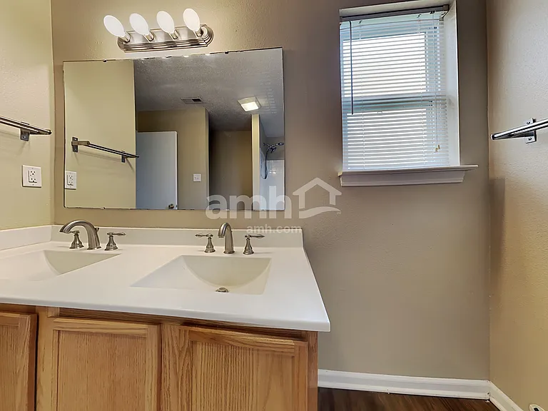 2300 Shadowbrook Dr — Photo 9