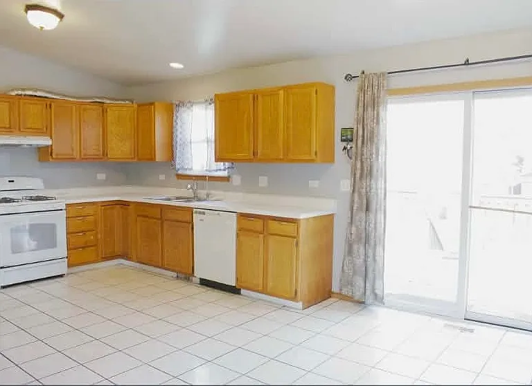 2921 Gilboa Ave — Photo 3