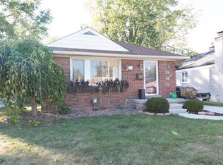 25913 Ursuline St, Saint Clair Shores, MI 48081
