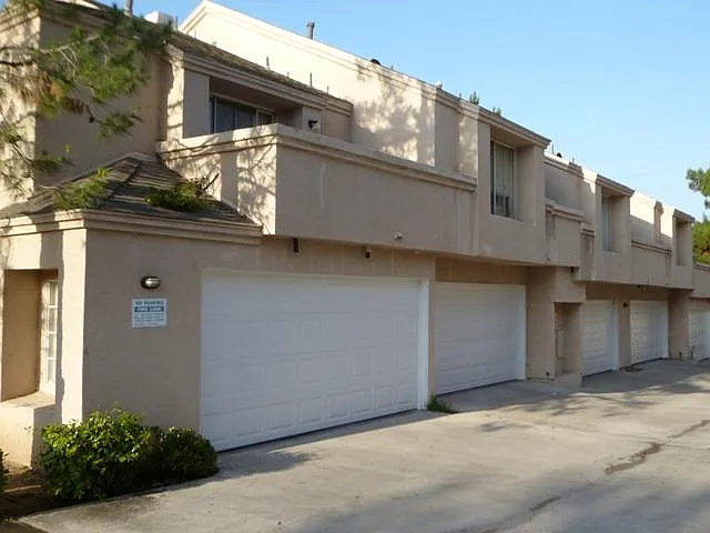2 bed, 1175 sqft, $2,400 — Photo 2