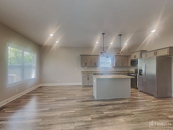 3rd image of 441 Woodtrace Dr