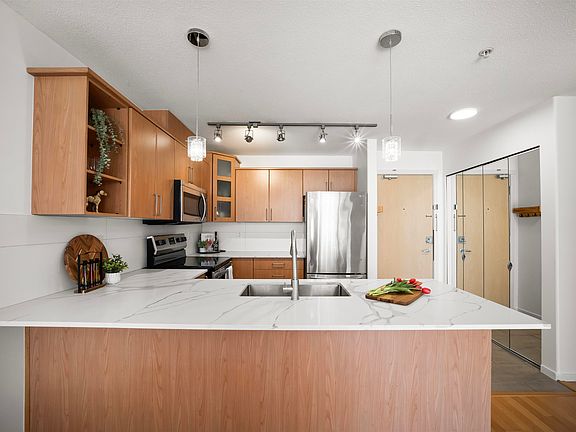 5th image of 3142 Saint Johns St #302