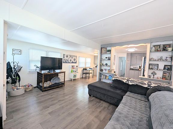 3rd image of 118 Floral Hills Way