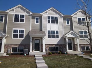 3832 Honeysuckle Ln, Elgin, IL 60124