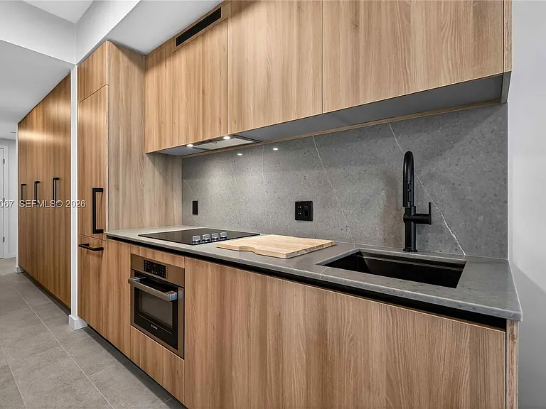 121 NE 5th St #712B — Photo 9