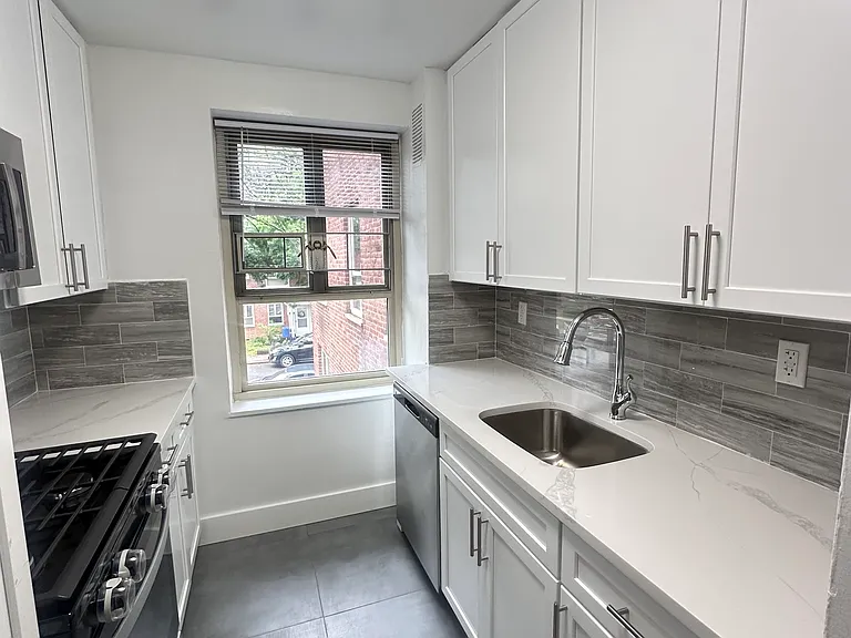 194-05A 67th Ave #1A — Photo 2