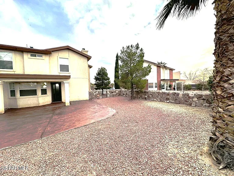 7489 Plaza Redonda Dr — Photo 49