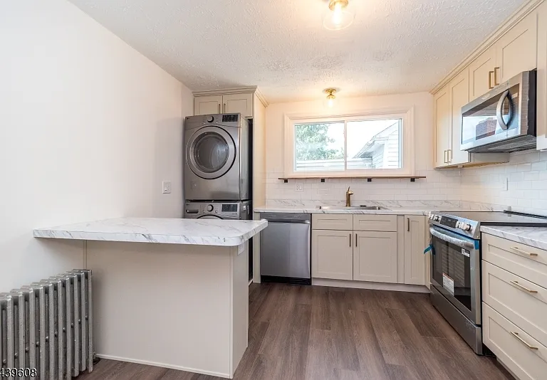 11 S Harrison St #B — Photo 6
