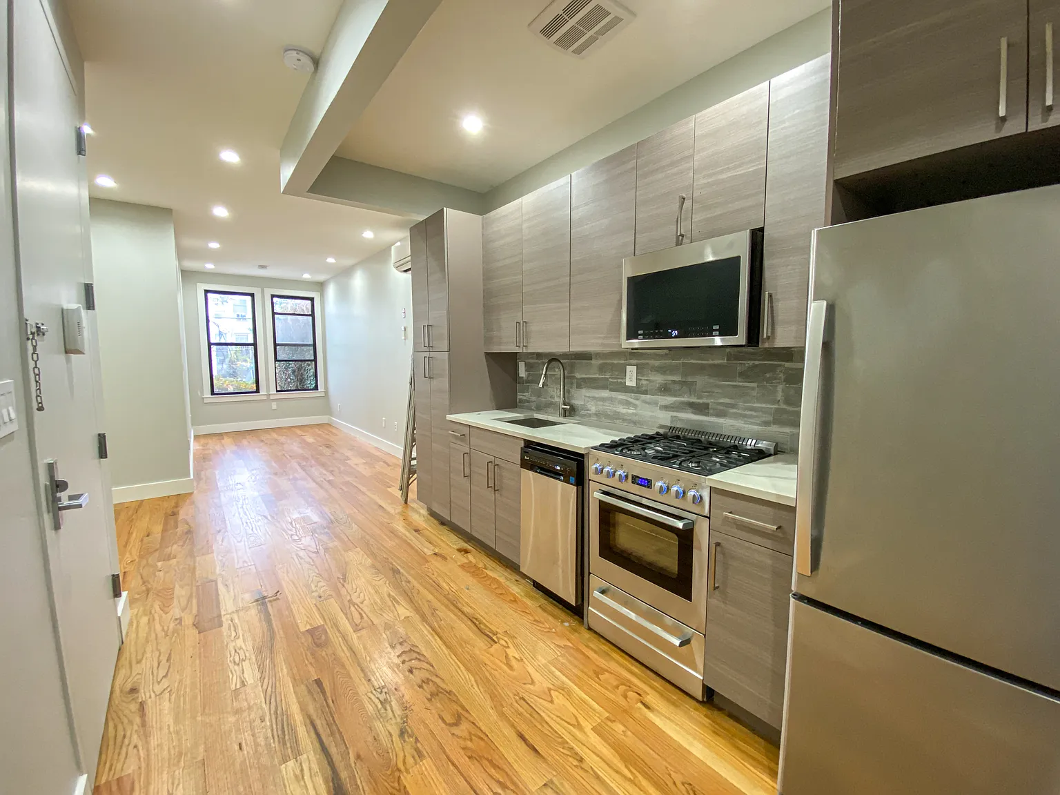 203 Highland Place — Photo 2