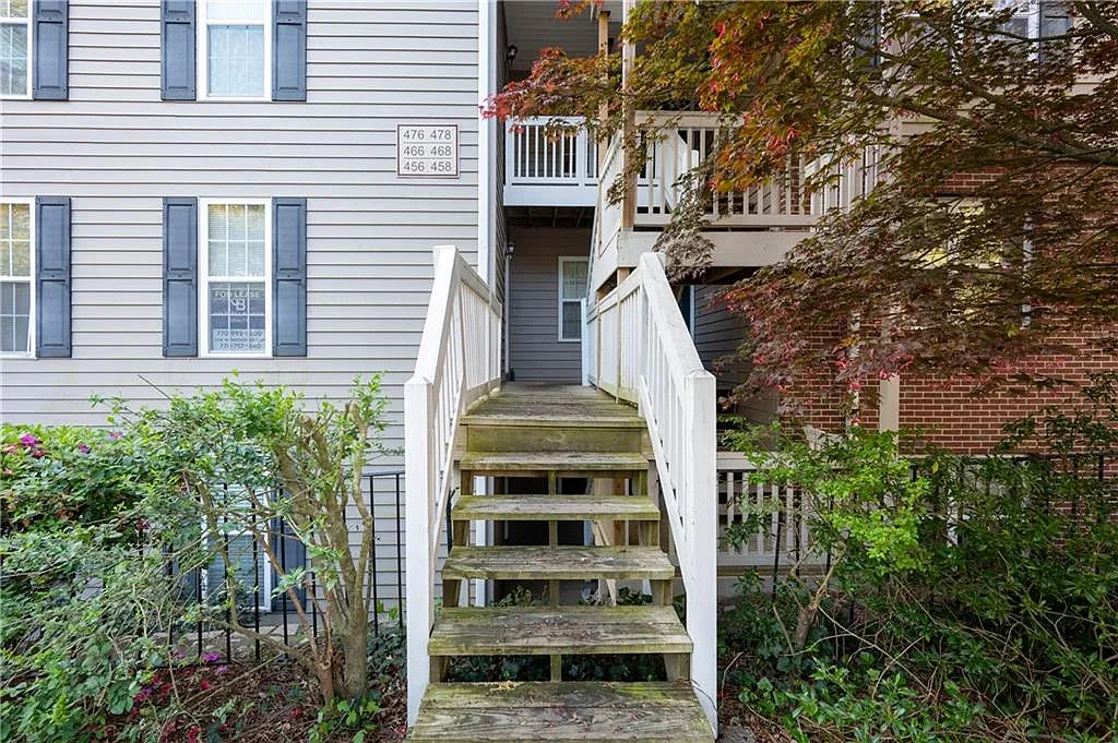 2 bed, 2.0 bath, 738 sqft, $1,650 — Photo 2