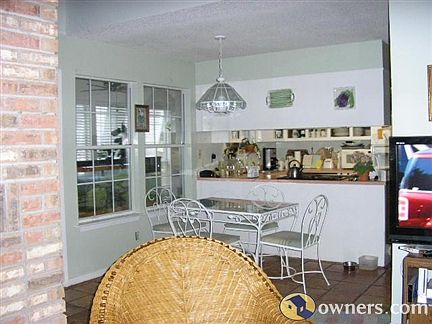 Breakfast/Kit w/windows of Florida Room