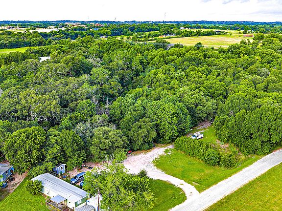 5th image of 2583 Karen Ln