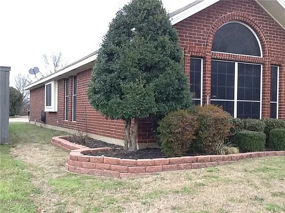3rd image of 715 Blue Oak Dr