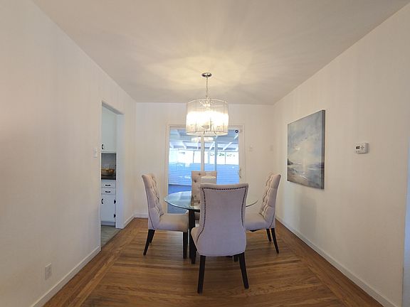 5th image of 1142 Oakwood Ave