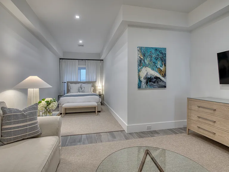 54 Chester Ave — Photo 10