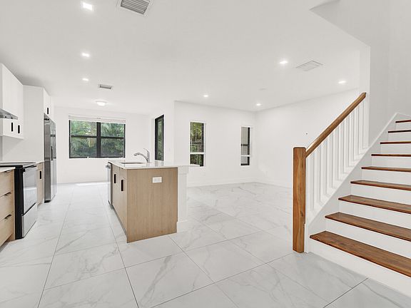 5th image of 407 Bella Sol Way #1