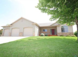 2608 E Winston Cir, Sioux Falls, SD 57108