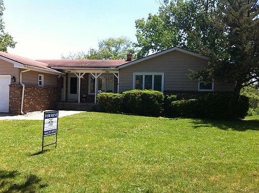 1st image of 3882 Camelot Dr SE
