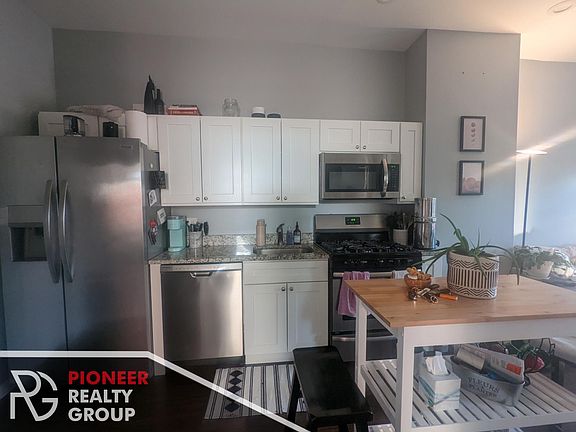 4th image of 1654 W Cortland St #6