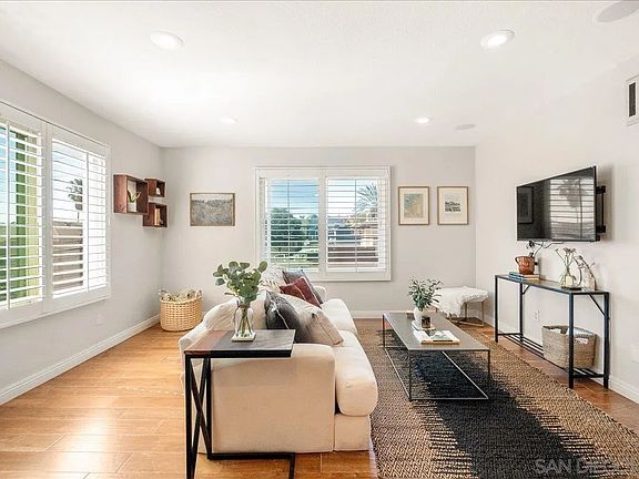 3rd image of 2828 Famosa Blvd Unit 305