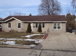 812 Surrey Dr, Streamwood, IL 60107