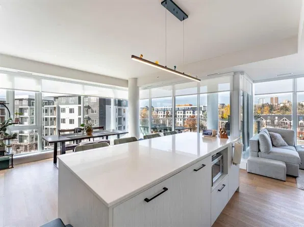 1107 NE Gladstone Rd NW #503, Calgary, AB T2N 3T1