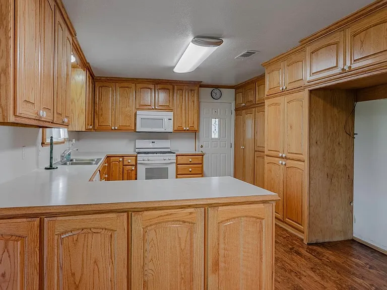 930 N Janice Ave — Photo 2