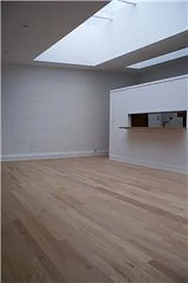 Rented by R New York | media 33