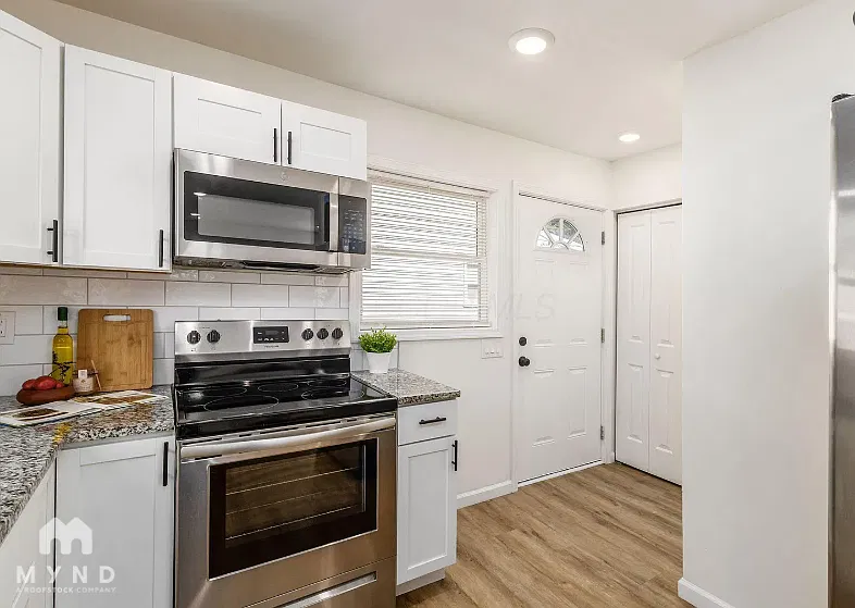 3 bed, 3.0 bath, 1464 sqft, $1,875 — Photo 3
