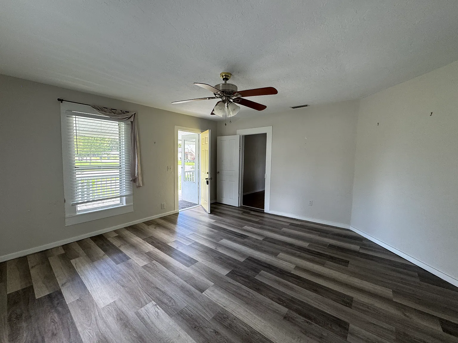 2 bed, 1170 sqft, $1,300 — Photo 2