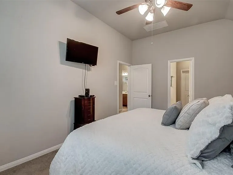11227 Burning Tree Dr — Photo 10