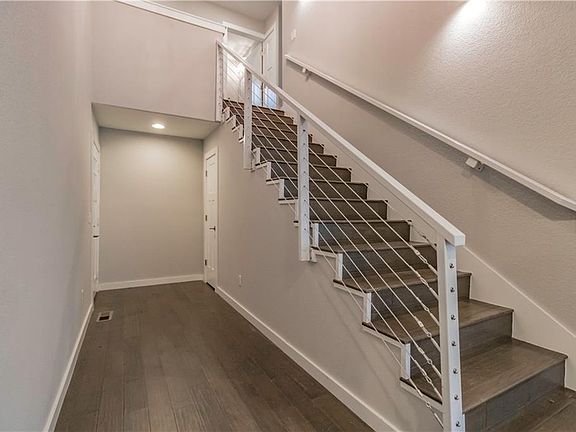 4th image of 12 Brompton Ln