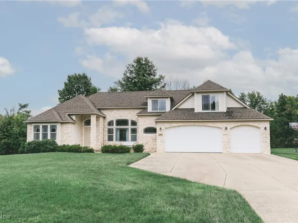 1095 Bull Creek Ln, Macedonia, OH 44056