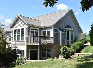 1109 High Pointe Knoll Cir, Waukesha, WI 53188