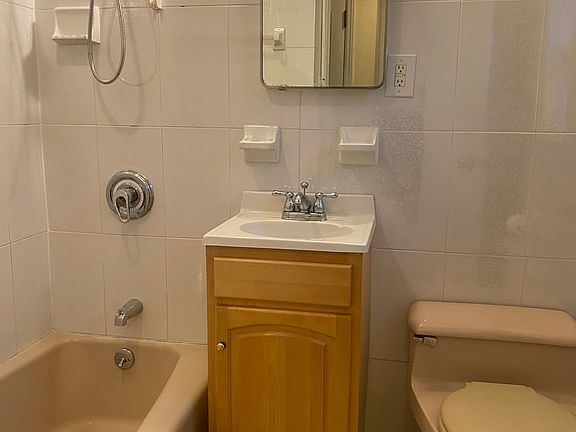 4th image of 1651 Bayview Ave #2