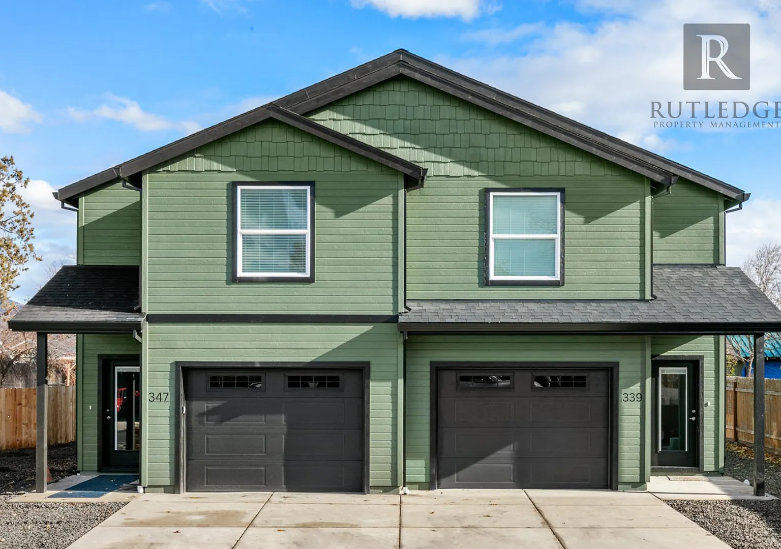 Beautiful 3 Bedroom, 2 Bath Townhome with Fenced Yard — Photo 3