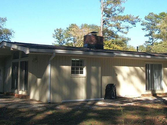 3rd image of 2263 Country Club Dr SE