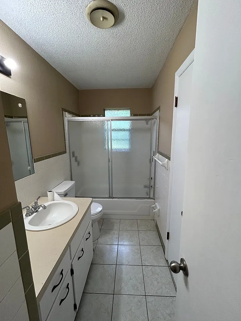 Charming 3-Bedroom, 1.5-Bath Home in a Fantastic Neighborhood — Photo 4