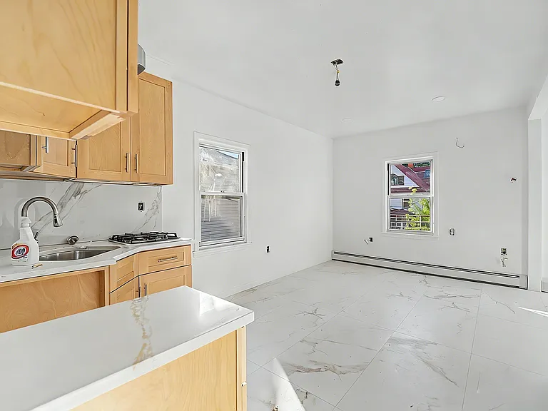89th Ave — Photo 3
