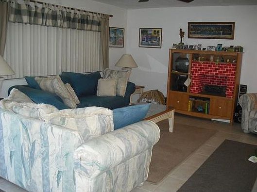3rd image of 709 Heron Dr