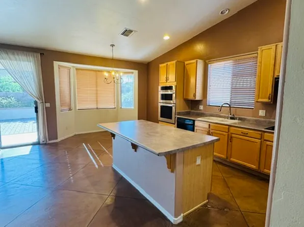 11557 N Flat Iron Dr, Tucson, AZ 85737