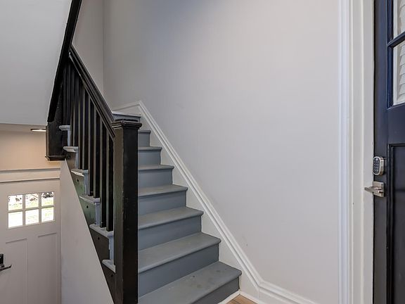 4th image of 2153 Maury Ave #1