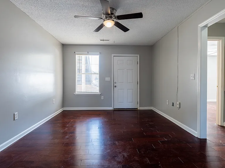 120 Tonyota Ct — Photo 2