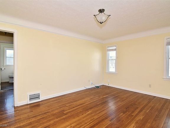 4th image of 5011 Pershing Ave
